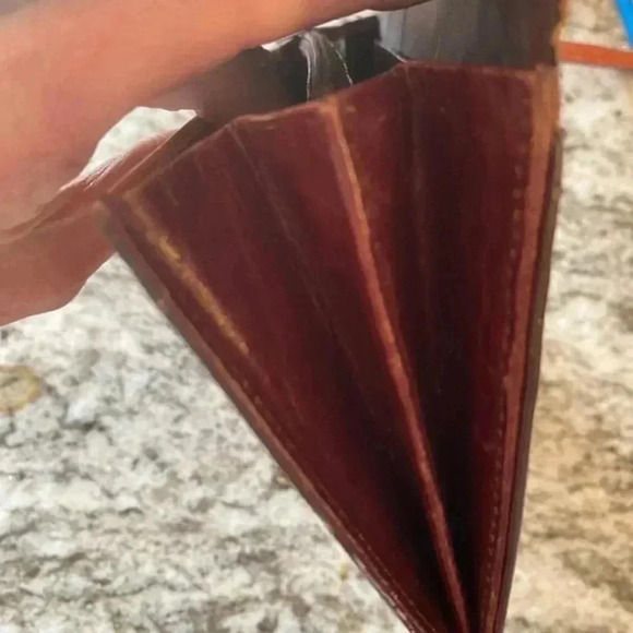 Kenneth Cole Womens Small Leather Wristlet - Picture 5 of 6